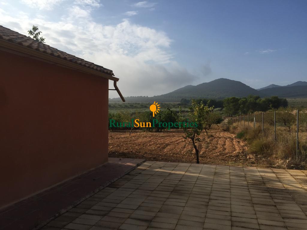 Finca in the countryside of Bullas with plot of 5.500m² fenced.